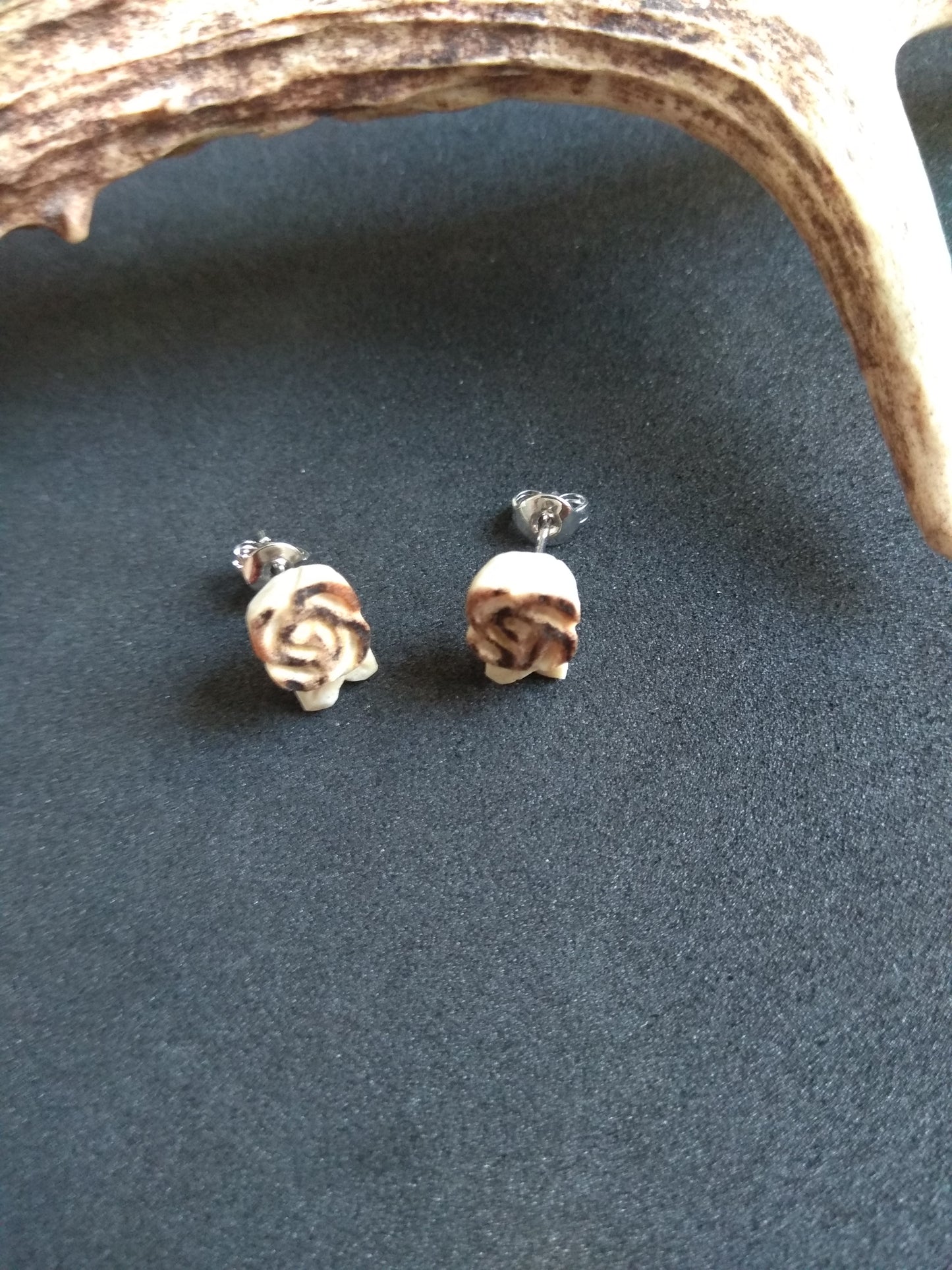 Clous d'oreilles rose de cerf