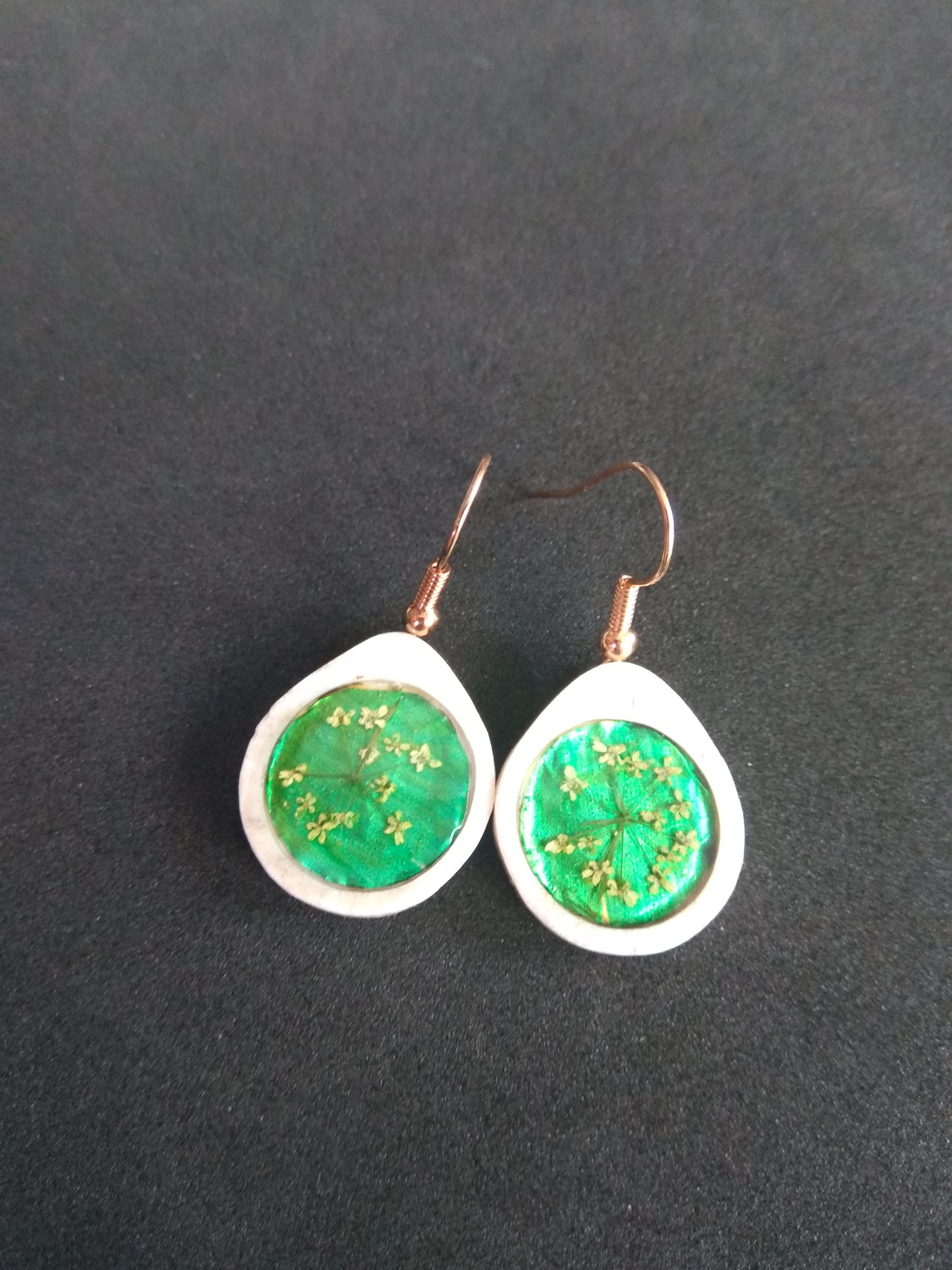 Boucles d'oreilles fleurs et goutte de cerf