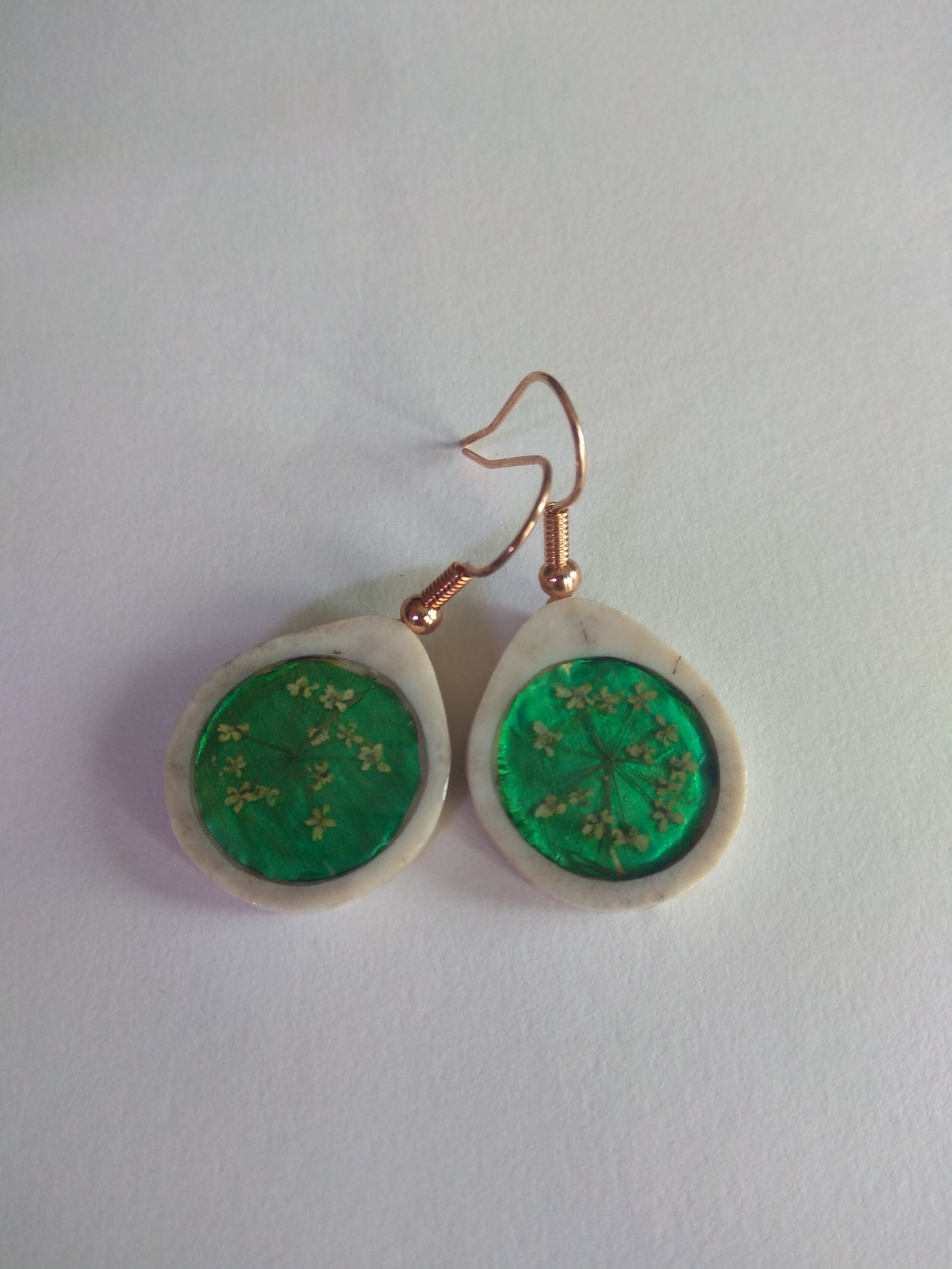 Boucles d'oreilles fleurs et goutte de cerf