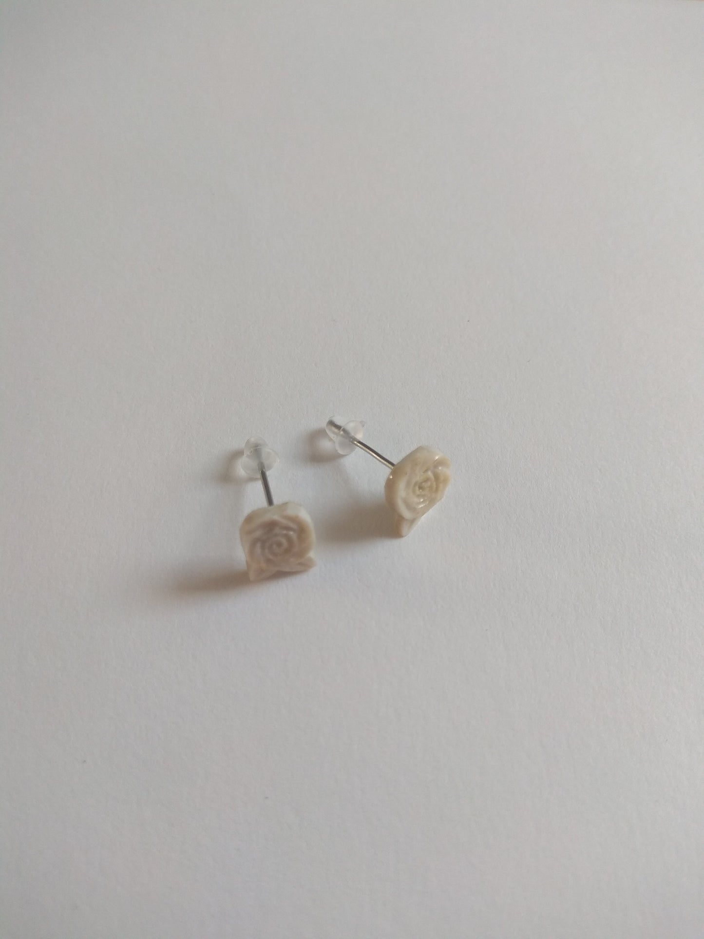 Clous d'oreilles rose de cerf