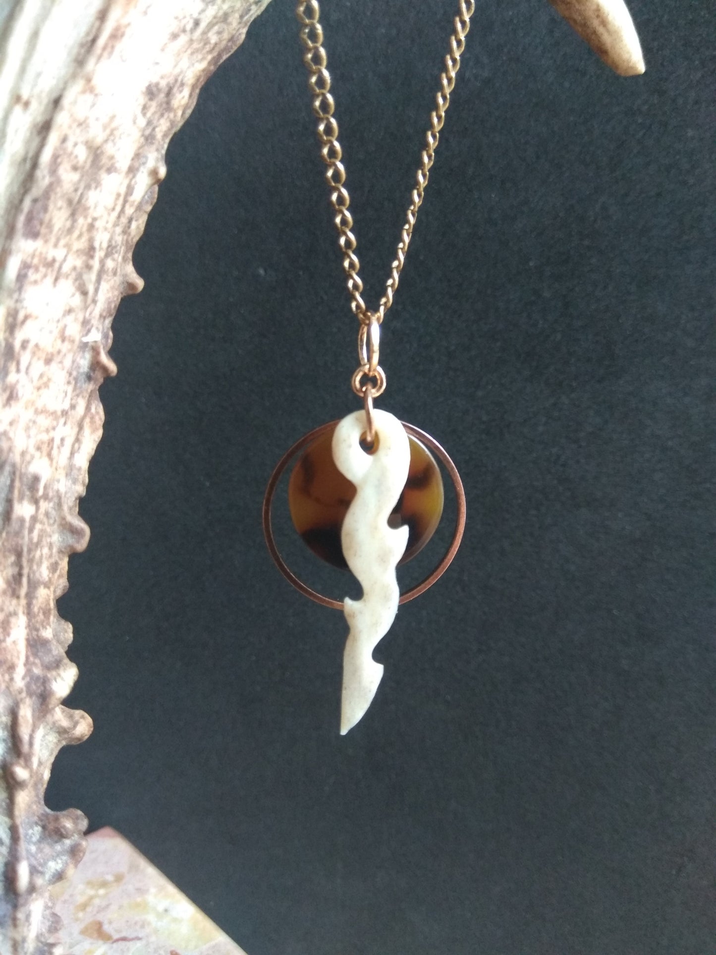 Pendentif éclair de cerf