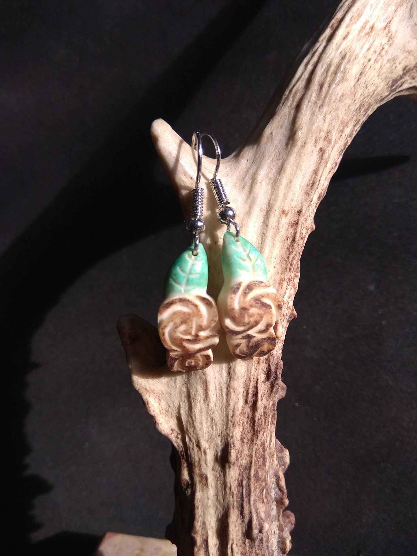 Boucles d'oreilles fleurs en bois de cerf